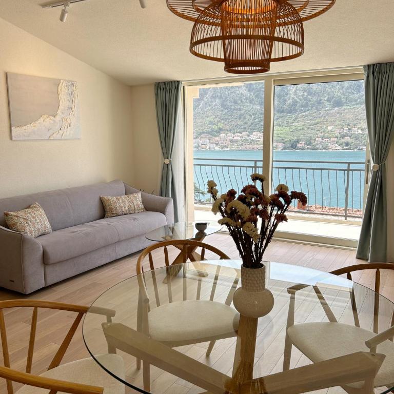 Point of View - One-Bedroom Apartment - 5