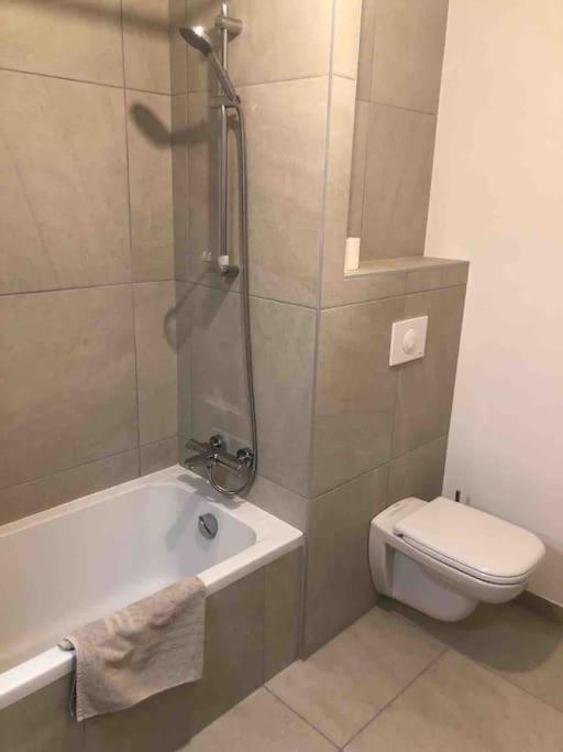 T2 - 1 ch - Garage privé - Balcon - 15 min du lac - Apartment mit 1 Schlafzimmer - 13