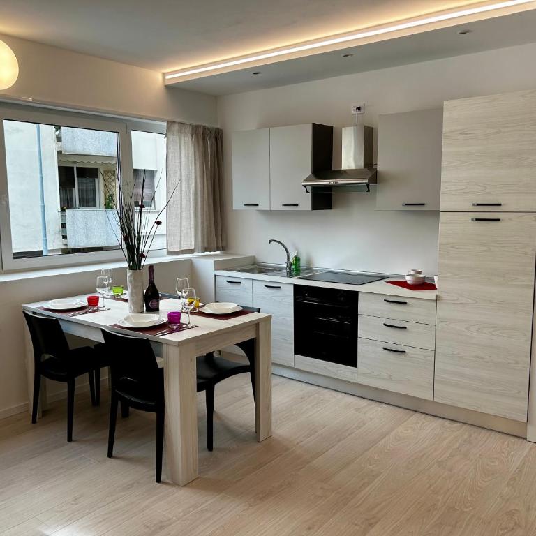 Luxury Urban Oasis Apartment in center Of Udine - Appartamento con 2 Camere da Letto - 3