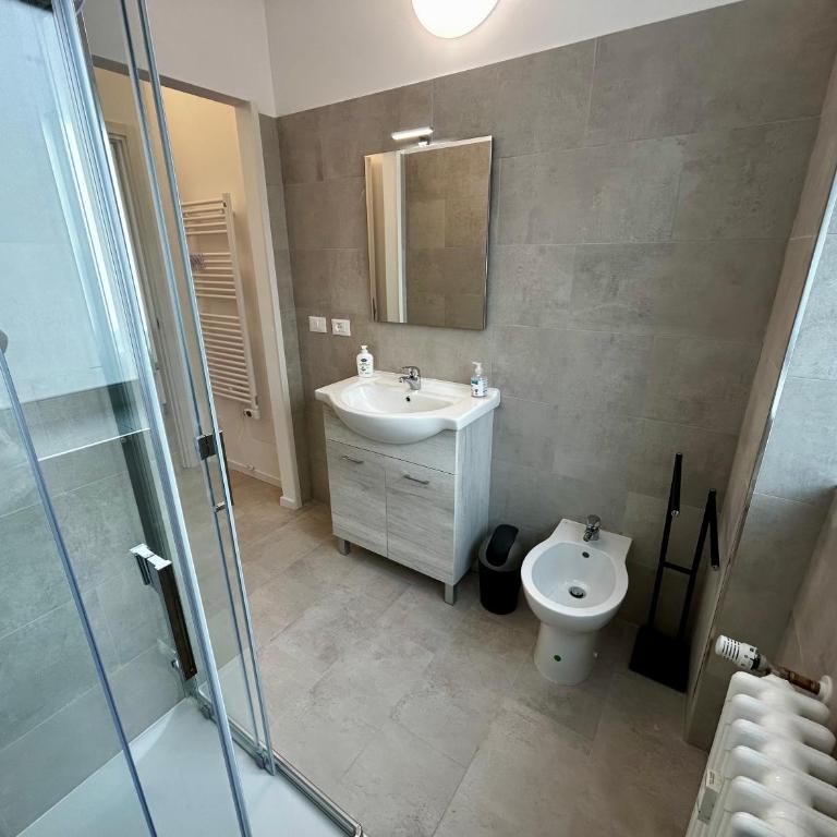 Luxury Urban Oasis Apartment in center Of Udine - Appartamento con 2 Camere da Letto - 24