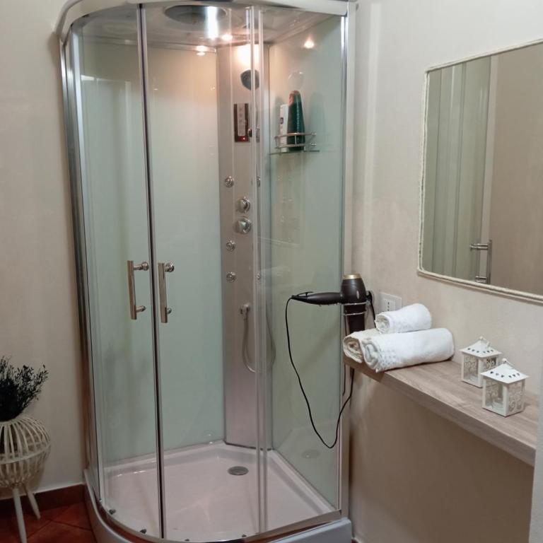 Villa Degli Oleandri - Camera Matrimoniale/Doppia con Letti Singoli con Vista Piscina - 7