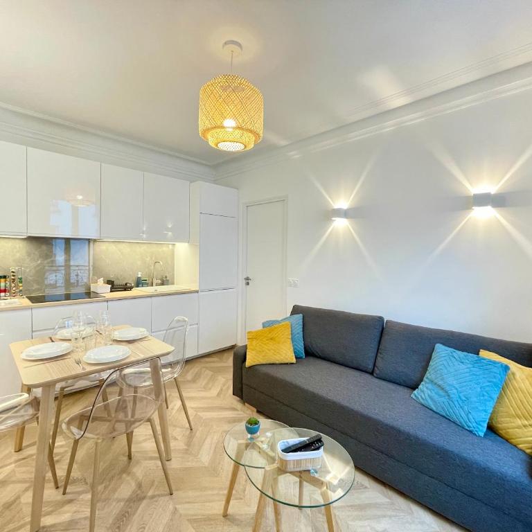 PARIS-ALESIA Super appartement 2 pièces de 39m2 - très cosy pour 1 - 5 personnes totalement refait à NEUF -ENTIRE APARTMENT LUXURIOUS AND WARM -PARIS ALESIA 14ème - Proche Aéroport Paris-Orly - Parc des Expositions Porte de Versailles FREE WIFI GRATUIT - One-Bedroom Apartment - 3