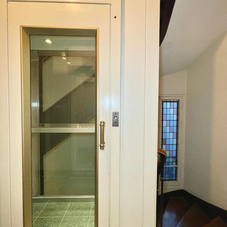 PARIS-ALESIA Super appartement 2 pièces de 39m2 - très cosy pour 1 - 5 personnes totalement refait à NEUF -ENTIRE APARTMENT LUXURIOUS AND WARM -PARIS ALESIA 14ème - Proche Aéroport Paris-Orly - Parc des Expositions Porte de Versailles FREE WIFI GRATUIT - One-Bedroom Apartment - 41