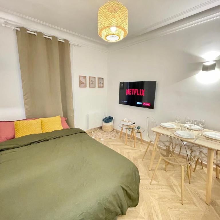 PARIS-ALESIA Super appartement 2 pièces de 39m2 - très cosy pour 1 - 5 personnes totalement refait à NEUF -ENTIRE APARTMENT LUXURIOUS AND WARM -PARIS ALESIA 14ème - Proche Aéroport Paris-Orly - Parc des Expositions Porte de Versailles FREE WIFI GRATUIT - One-Bedroom Apartment - 9