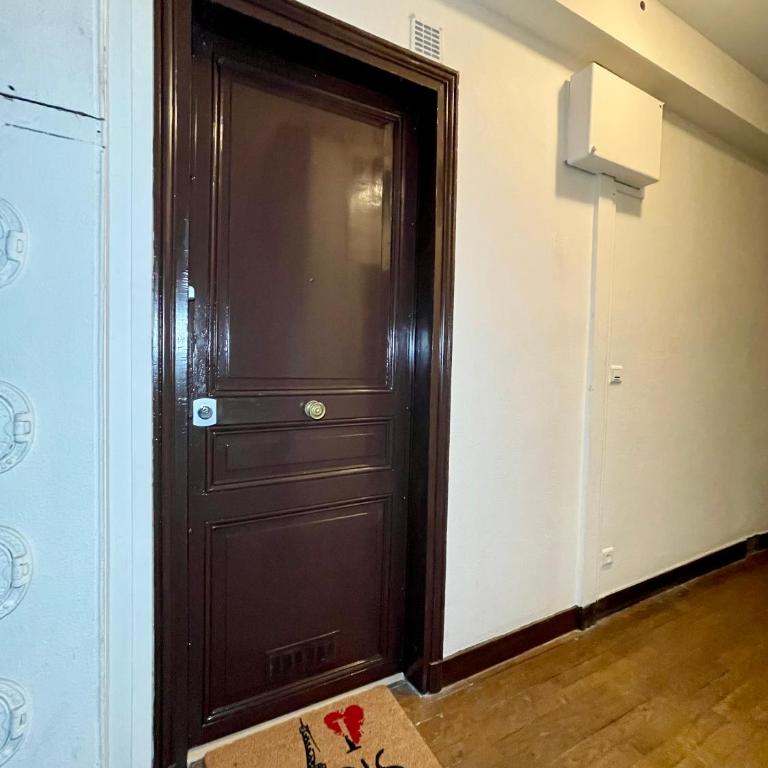 PARIS-ALESIA Super appartement 2 pièces de 39m2 - très cosy pour 1 - 5 personnes totalement refait à NEUF -ENTIRE APARTMENT LUXURIOUS AND WARM -PARIS ALESIA 14ème - Proche Aéroport Paris-Orly - Parc des Expositions Porte de Versailles FREE WIFI GRATUIT - One-Bedroom Apartment - 37