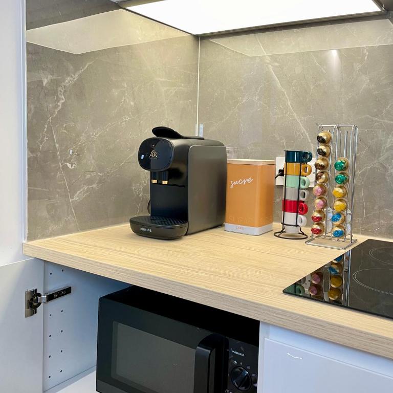 PARIS-ALESIA Super appartement 2 pièces de 39m2 - très cosy pour 1 - 5 personnes totalement refait à NEUF -ENTIRE APARTMENT LUXURIOUS AND WARM -PARIS ALESIA 14ème - Proche Aéroport Paris-Orly - Parc des Expositions Porte de Versailles FREE WIFI GRATUIT - One-Bedroom Apartment - 20