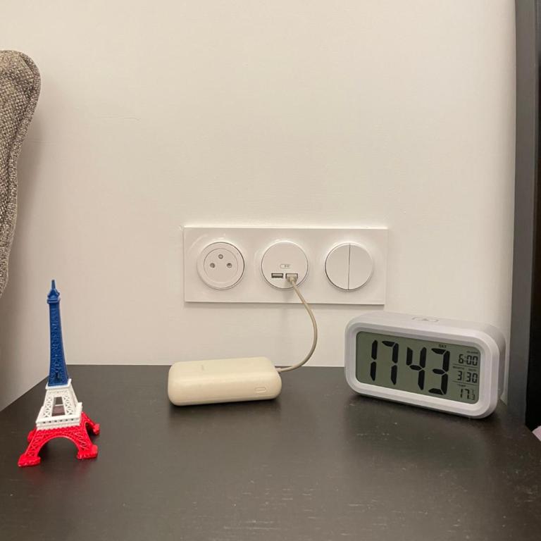 PARIS-ALESIA Super appartement 2 pièces de 39m2 - très cosy pour 1 - 5 personnes totalement refait à NEUF -ENTIRE APARTMENT LUXURIOUS AND WARM -PARIS ALESIA 14ème - Proche Aéroport Paris-Orly - Parc des Expositions Porte de Versailles FREE WIFI GRATUIT - One-Bedroom Apartment - 23