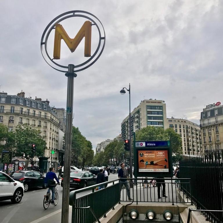 PARIS-ALESIA Super appartement 2 pièces de 39m2 - très cosy pour 1 - 5 personnes totalement refait à NEUF -ENTIRE APARTMENT LUXURIOUS AND WARM -PARIS ALESIA 14ème - Proche Aéroport Paris-Orly - Parc des Expositions Porte de Versailles FREE WIFI GRATUIT - One-Bedroom Apartment - 44