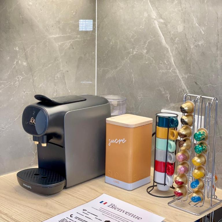 PARIS-ALESIA Super appartement 2 pièces de 39m2 - très cosy pour 1 - 5 personnes totalement refait à NEUF -ENTIRE APARTMENT LUXURIOUS AND WARM -PARIS ALESIA 14ème - Proche Aéroport Paris-Orly - Parc des Expositions Porte de Versailles FREE WIFI GRATUIT - One-Bedroom Apartment - 24