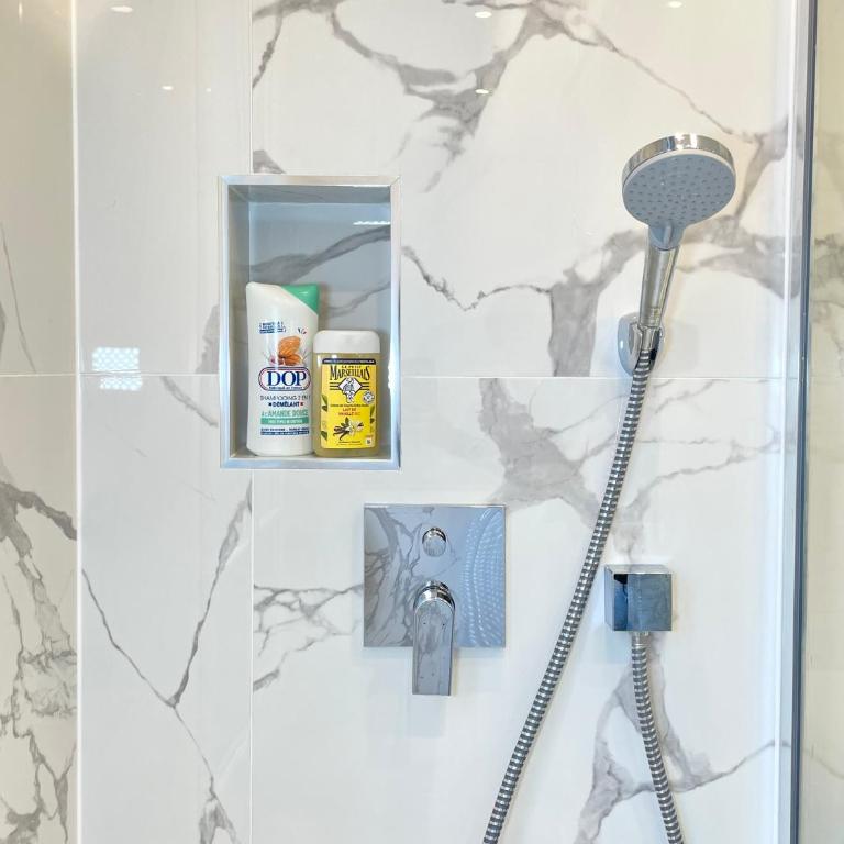 PARIS-ALESIA Super appartement 2 pièces de 39m2 - très cosy pour 1 - 5 personnes totalement refait à NEUF -ENTIRE APARTMENT LUXURIOUS AND WARM -PARIS ALESIA 14ème - Proche Aéroport Paris-Orly - Parc des Expositions Porte de Versailles FREE WIFI GRATUIT - One-Bedroom Apartment - 30