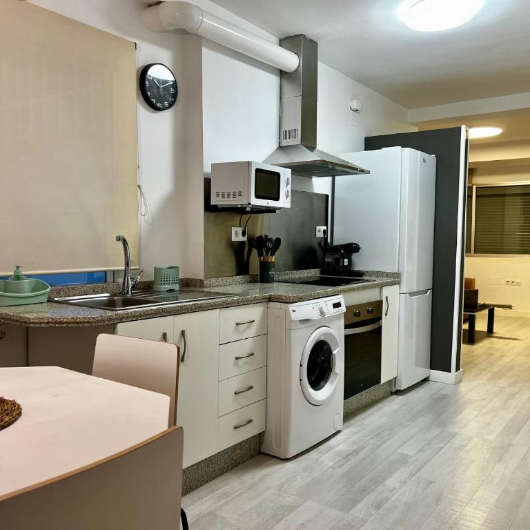Céntrico rincón de ensueño con opción a PARKING - Two-Bedroom Apartment - 16