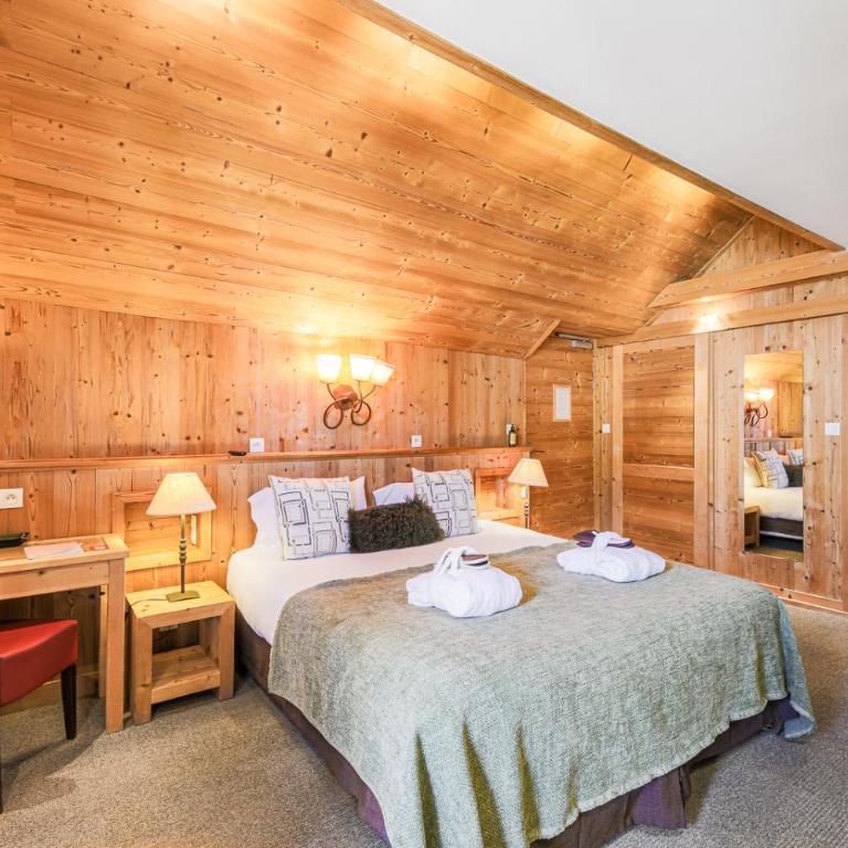 Hôtel et Spa les Clarines - Chambre Lit King-Size avec Douche Accessible en Fauteuil Roulant - Adaptée aux Personnes à Mobilité Réduite - 1