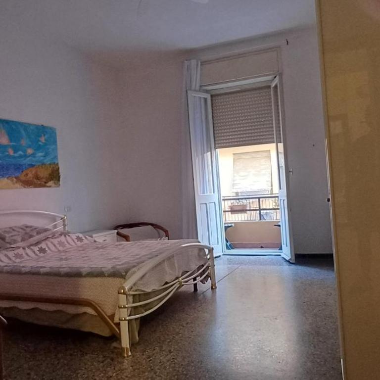 Super Central Rooms - King Room with Balcony - 6
