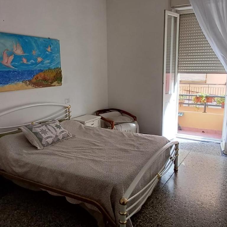 Super Central Rooms - King Room with Balcony - 8