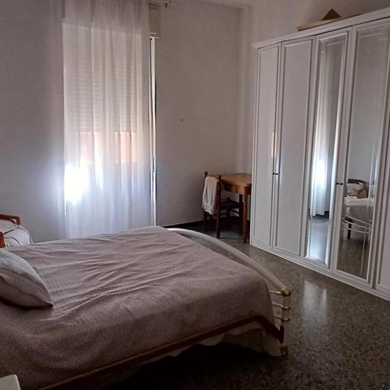 Super Central Rooms - King Room with Balcony - 13