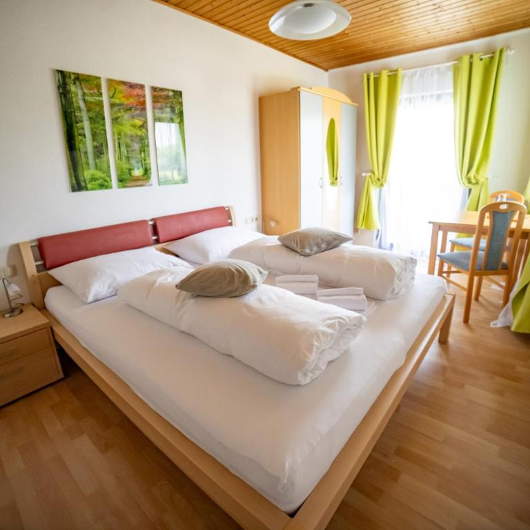 Keutschacherhof - Doppelzimmer mit Poolblick - 10