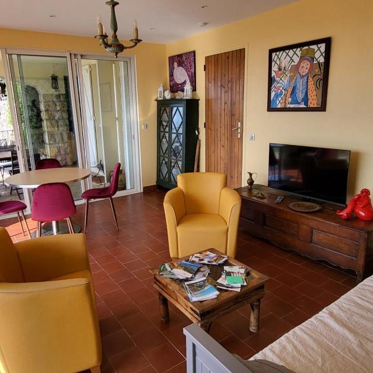 "La Colombe sous les Oliviers" Gîte jusqu'à 4 personnes - 75m2 - Sur Boooking - Rez de jardin Piscine Vue mer et lac - Casa Vacanze - 18