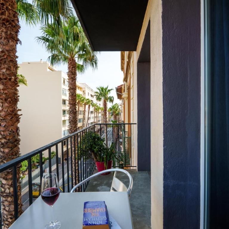 Nyx Hôtel Indépendant Perpignan Centre Gare - Chambre Double ou Lits Jumeaux Supérieure avec Balcon - 2