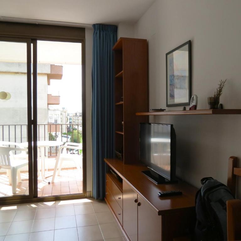 Estudio un solo ambiente céntrico muy cerca de la playa con piscina y terraza - Estudio con vistas a la piscina - 7