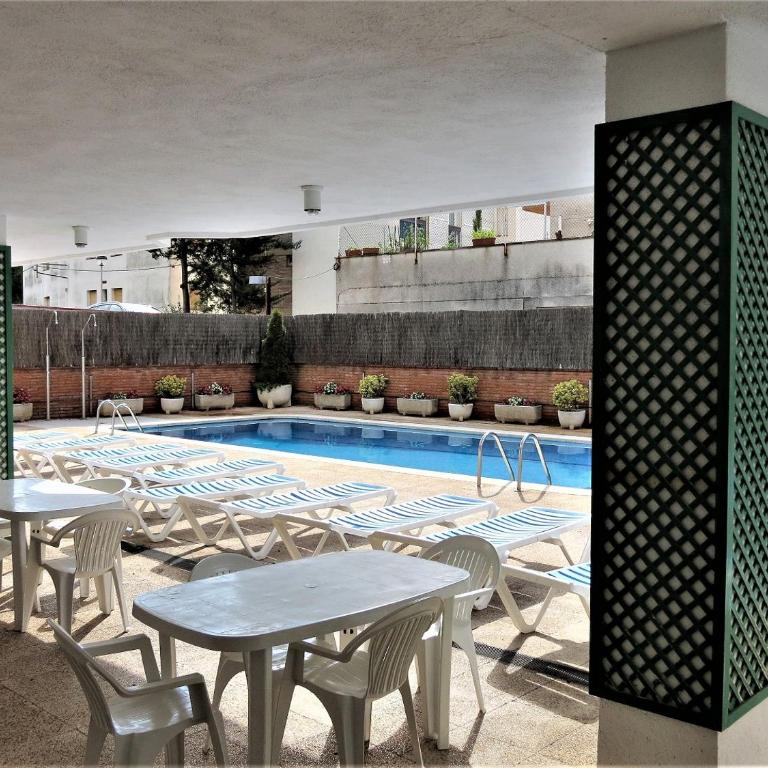 Estudio un solo ambiente céntrico muy cerca de la playa con piscina y terraza - Estudio con vistas a la piscina - 12