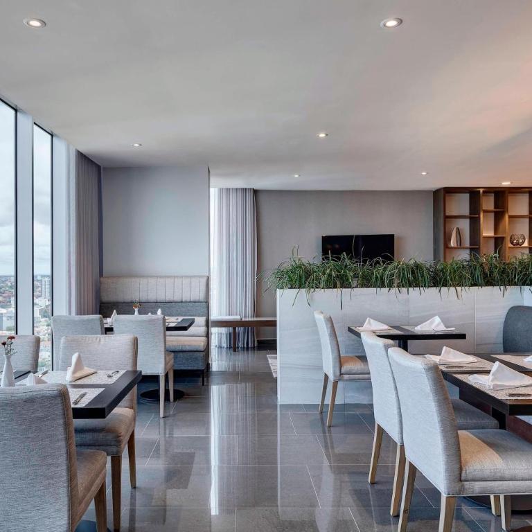 Marriott Santa Cruz de la Sierra Hotel - King Guest Room with City View and Lounge Access - 9