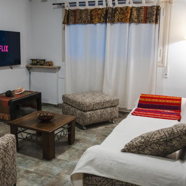 Dpto. Zona Residencial - Céntrico - c/cochera - Two-Bedroom Apartment - 1