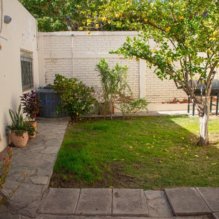 Dpto. Zona Residencial - Céntrico - c/cochera - Two-Bedroom Apartment - 7