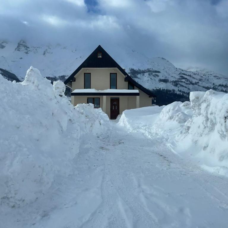 Cozy house with sauna & whirlpool in Durmitor National Park - Three-Bedroom House - 15