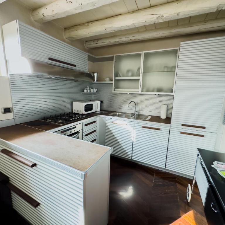 Truly Verona - Appartamento su 2 Livelli con 1 Camera da Letto - Arena Deluxe - Piazzetta Mura Gallieno 46 - 2