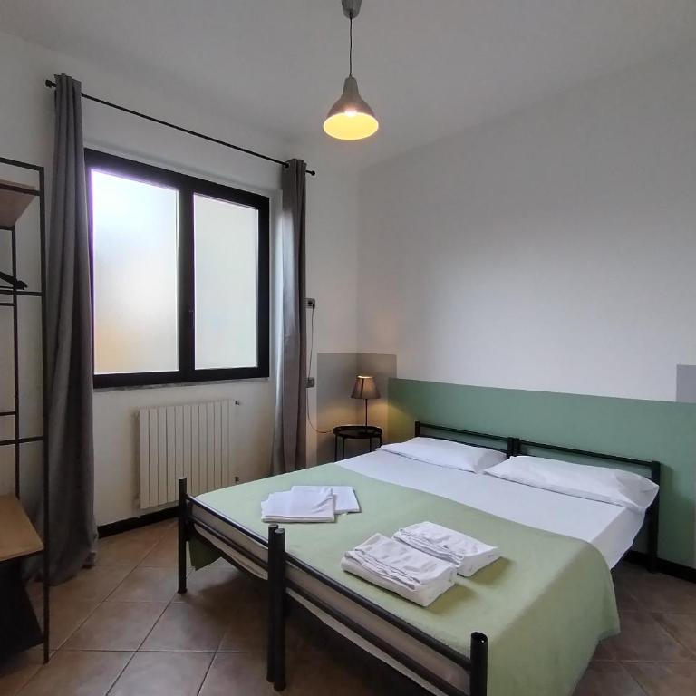 Lake Como Beach Hostel - Camera Economy Matrimoniale/Doppia con Letti Singoli - 1
