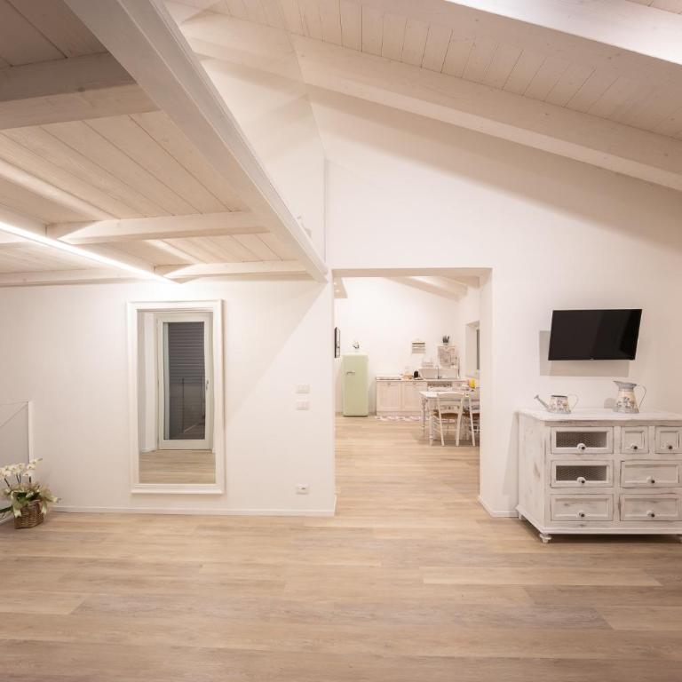 Lombardi Rita - Colle S. Martino - Appartamento con 2 Camere da Letto e Patio - Su 2 Livelli - 2