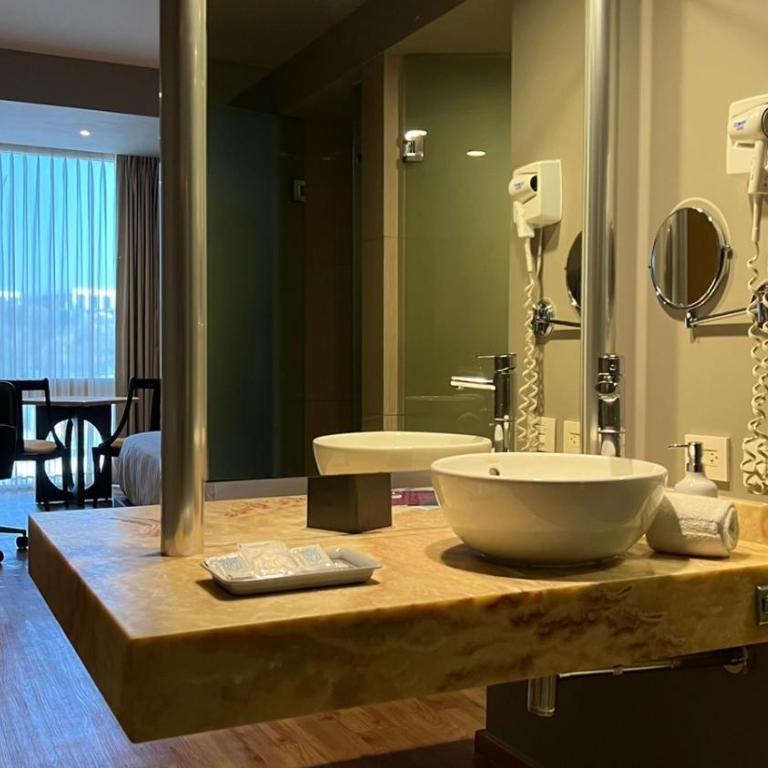 Ramada by Wyndham Mexico City Santa Fe - King Room - Non-Smoking - 10