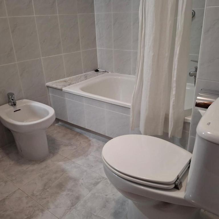 Pensión Capital de Galicia - Double Room with Private Bathroom - 4