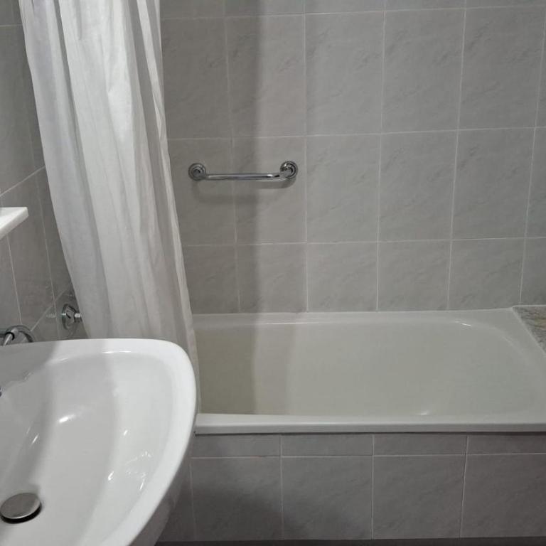 Pensión Capital de Galicia - Triple Room with Private Bathroom - 1