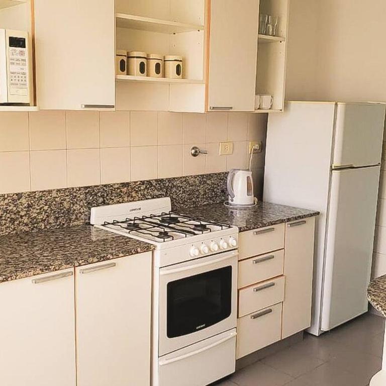 3 ambientes, 2 baños completos, Seguridad 24hs - Apartamento de 2 dormitorios - 17