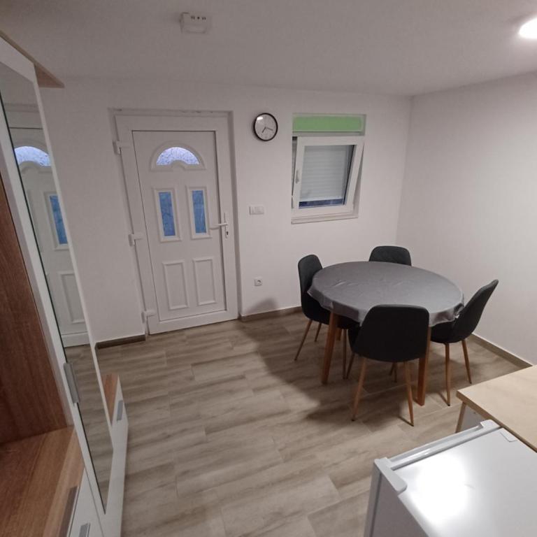 MD 2 - One-Bedroom Apartment - 2