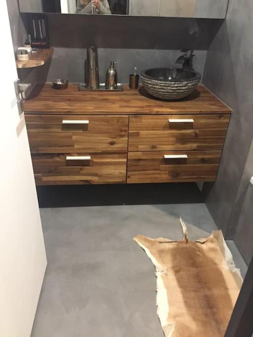 Maison-Atelier 3bd et 3ba avec patio fleuri au pied de Montmartre - Appartement 3 Chambres - 44