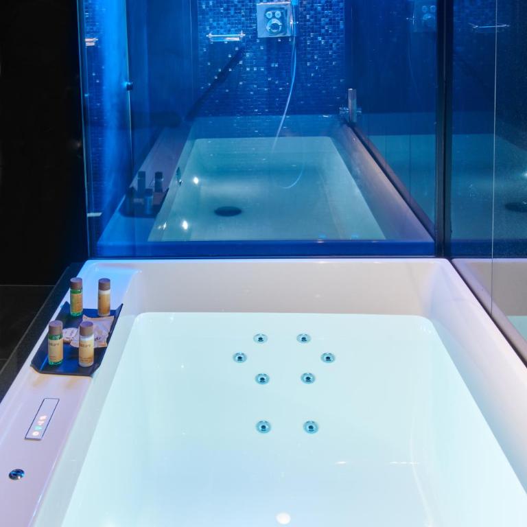 Hotel MyPalace León - Suite Doble Deluxe con bañera de hidromasaje - 16