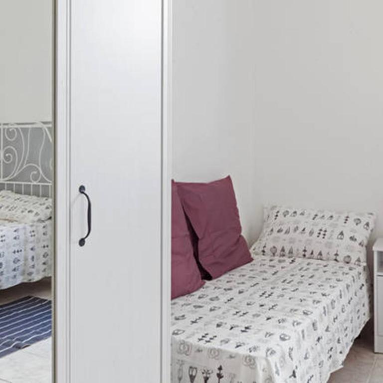 Domus Merulana Bed and Breakfast - Camera Tripla con Bagno Privato - 1
