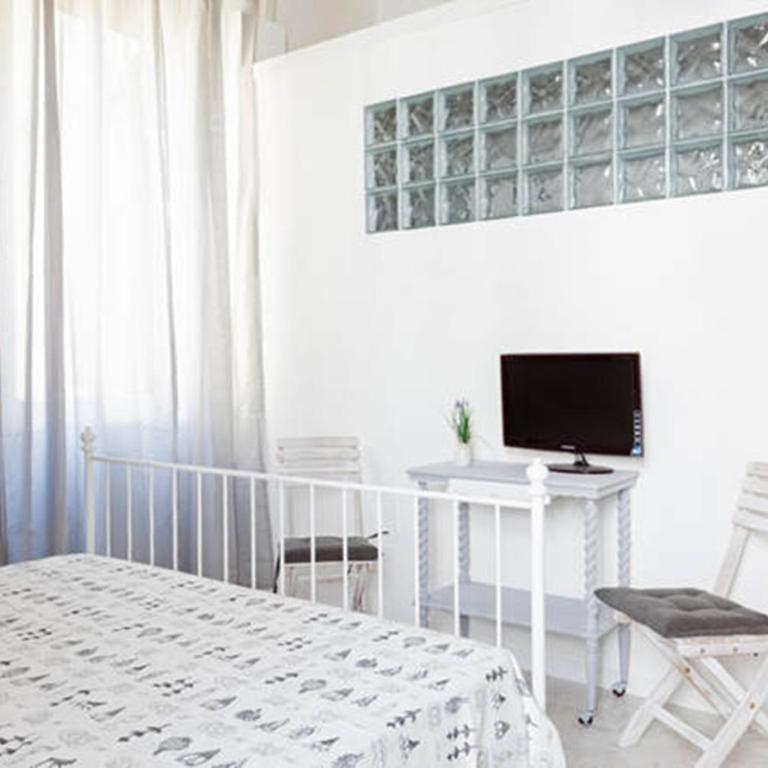 Domus Merulana Bed and Breakfast - Camera Tripla con Bagno Privato - 6