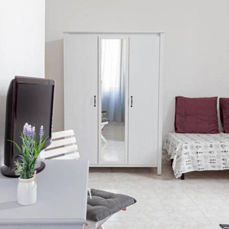 Domus Merulana Bed and Breakfast - Camera Tripla con Bagno Privato - 7