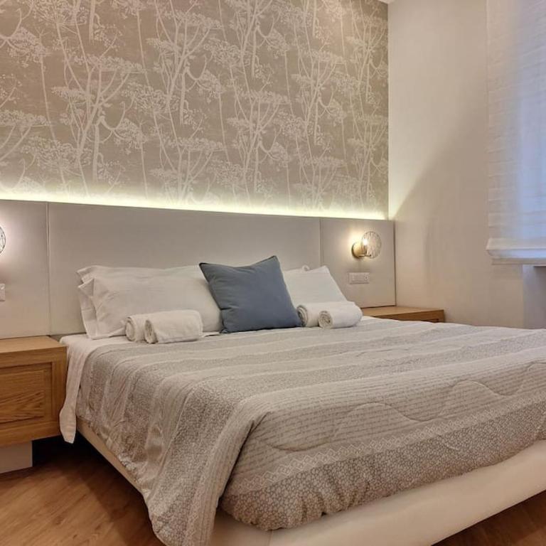 Peaceful 2 Bedrooms with patio, near Metro A - Two-Bedroom Apartment - 10