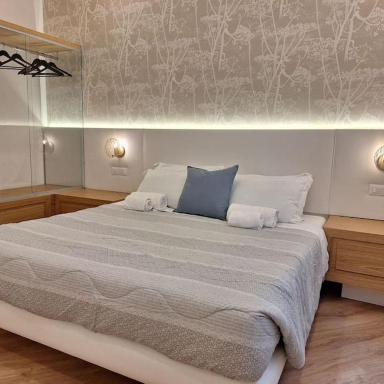 Peaceful 2 Bedrooms with patio, near Metro A - Two-Bedroom Apartment - 12