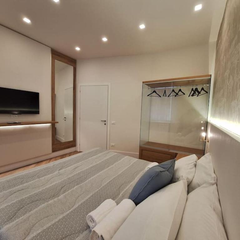 Peaceful 2 Bedrooms with patio, near Metro A - Two-Bedroom Apartment - 11