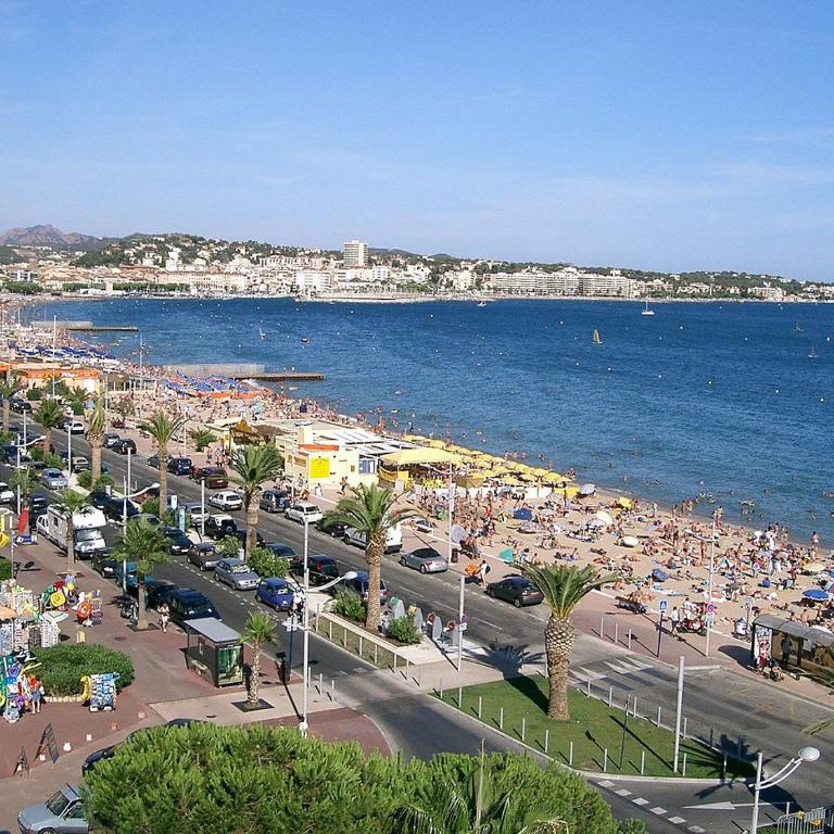 FREJUS PLAGE, 30 mètres de la plage, tout à pieds ! - Studio - 2