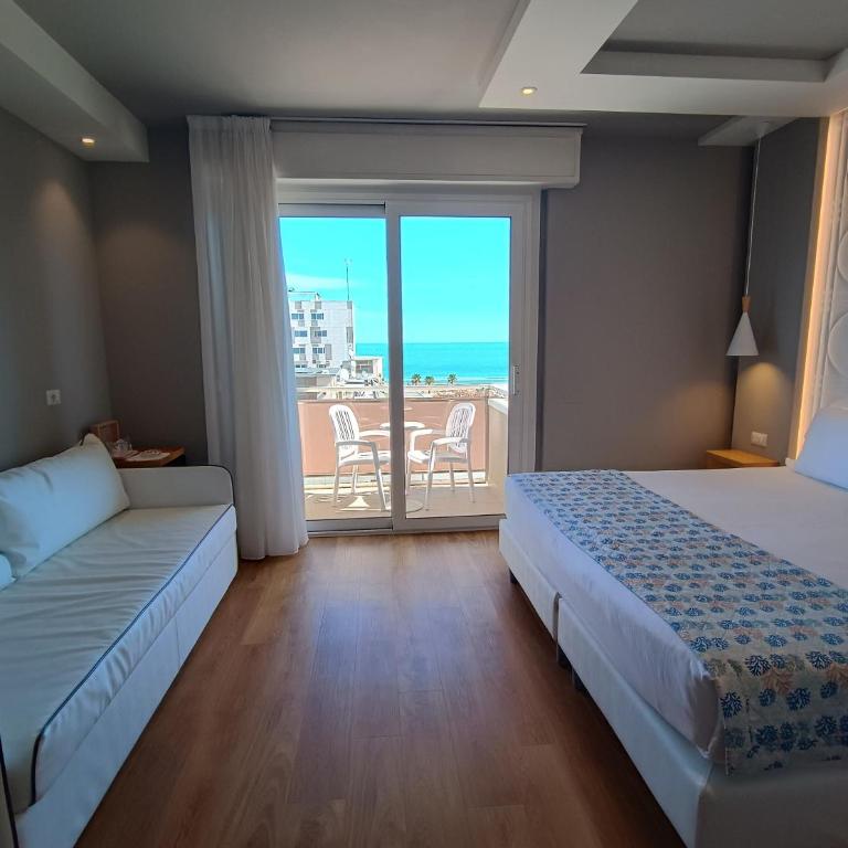 Hotel Concord - Nel cuore di Riccione - Superior Twin/Double Room with Balcony and Seaview - 3
