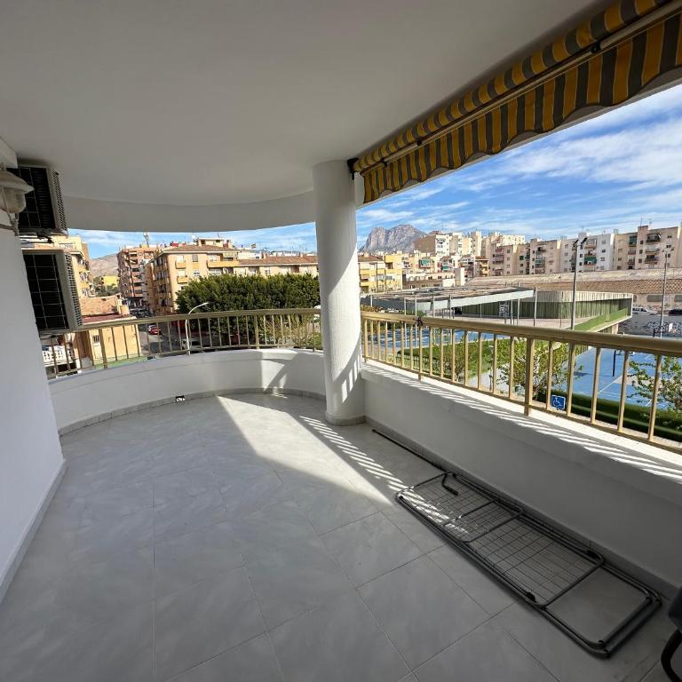 BA12-2, Gran apartamento con terraza muy cerca de - Three-Bedroom Apartment - 8
