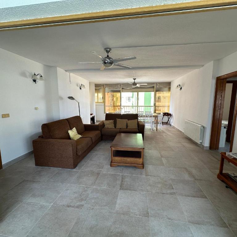 BA12-2, Gran apartamento con terraza muy cerca de - Three-Bedroom Apartment - 4