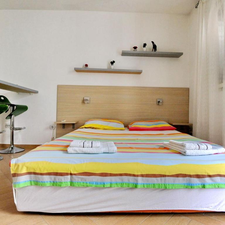 Apartments Kriva Ulica - Studio with Terrace and Garden View - 4