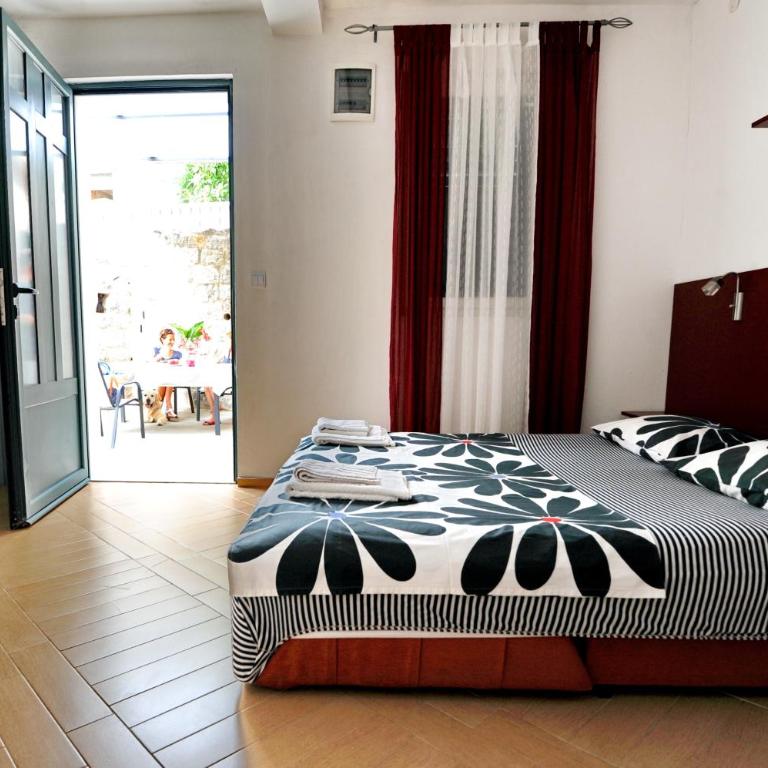 Apartments Kriva Ulica - Studio with Terrace - 4